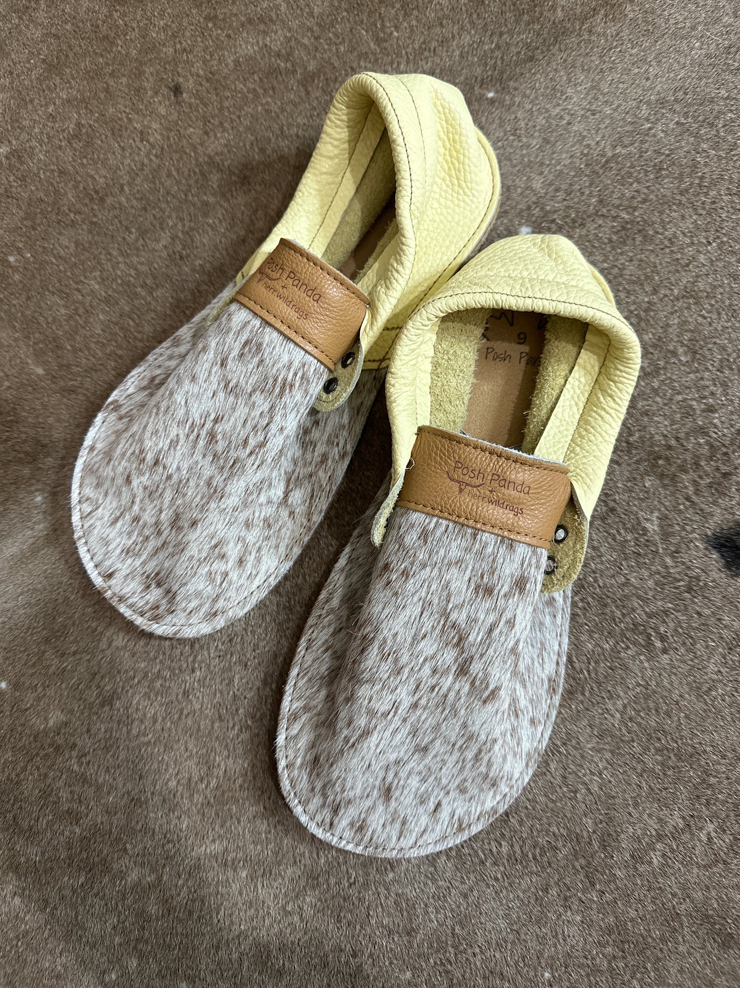 WOMENS SIZE 9 || Cowhide Moc