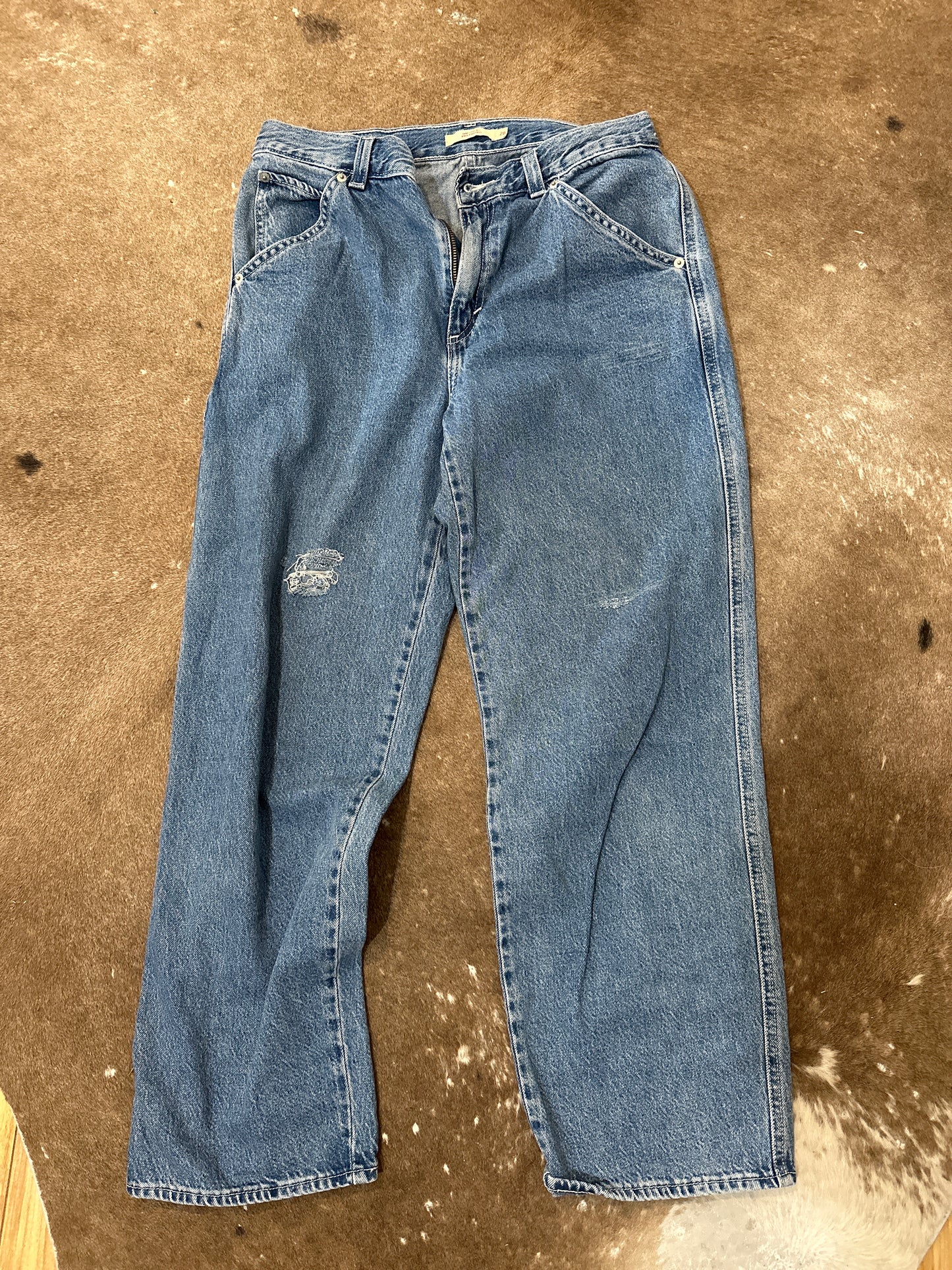 Size 28 Levi Cargo Crop Jean