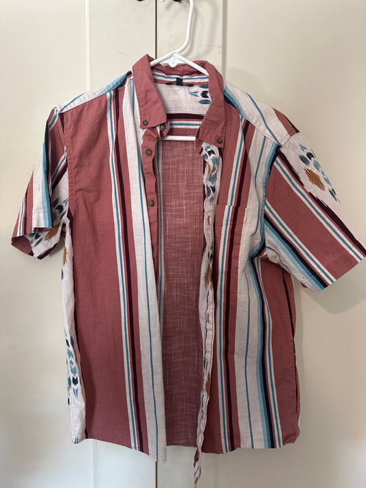 Size M retro button up shirt