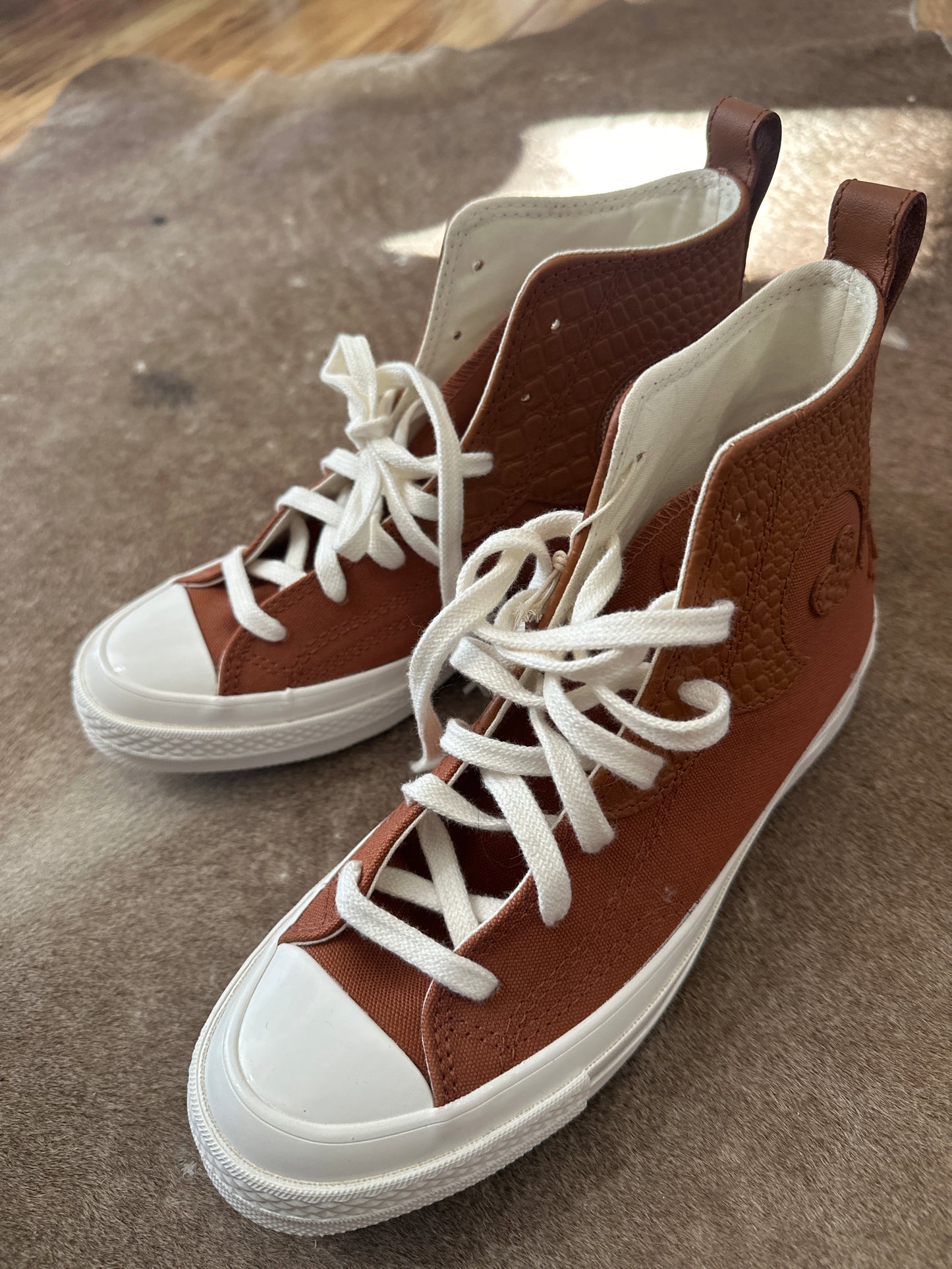 Size 7.5 NWT Converse Western Sneaker